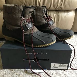 Tommy Hilfiger lined snow/rain boots
